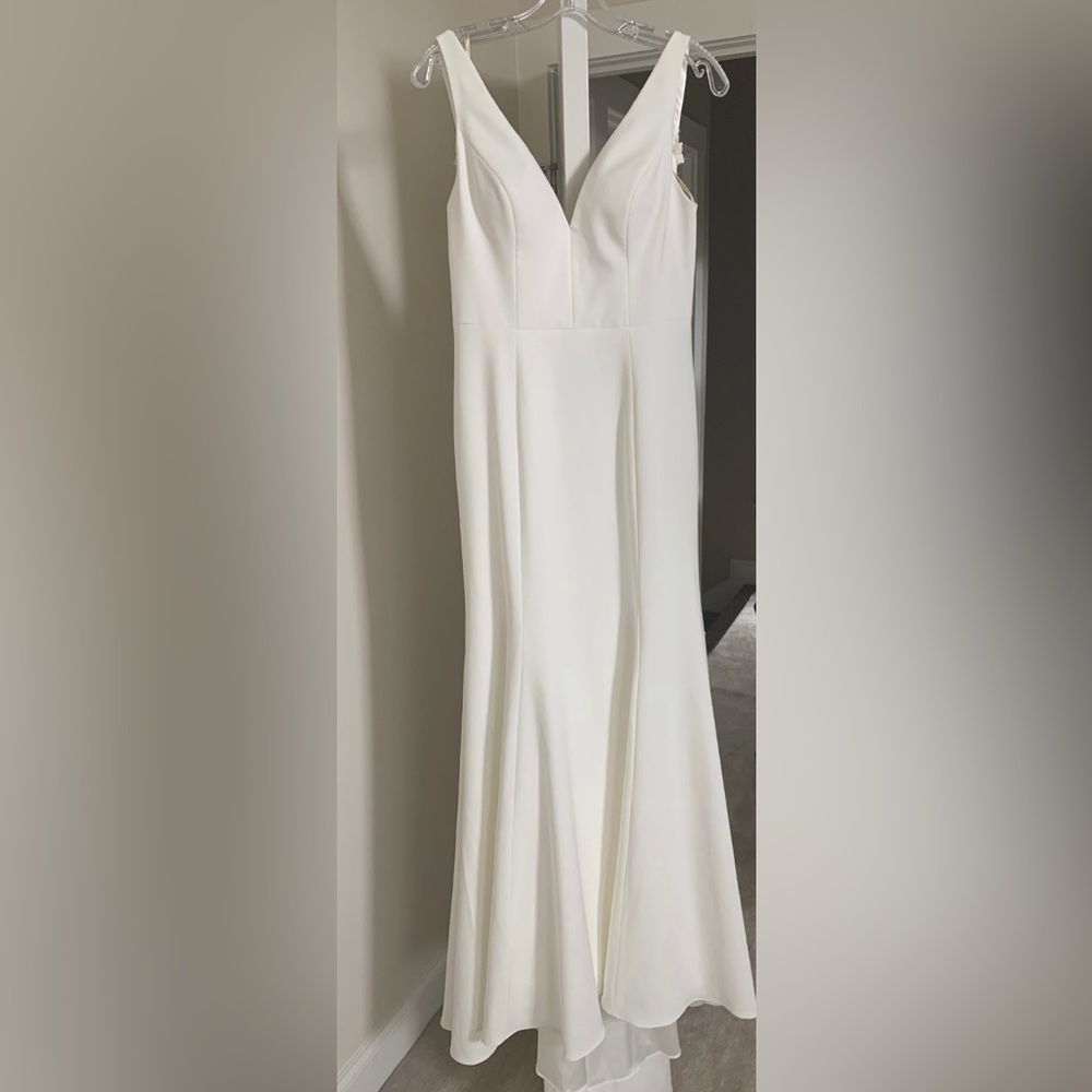 Size 6 Jenny Yoo wedding gown - never worn